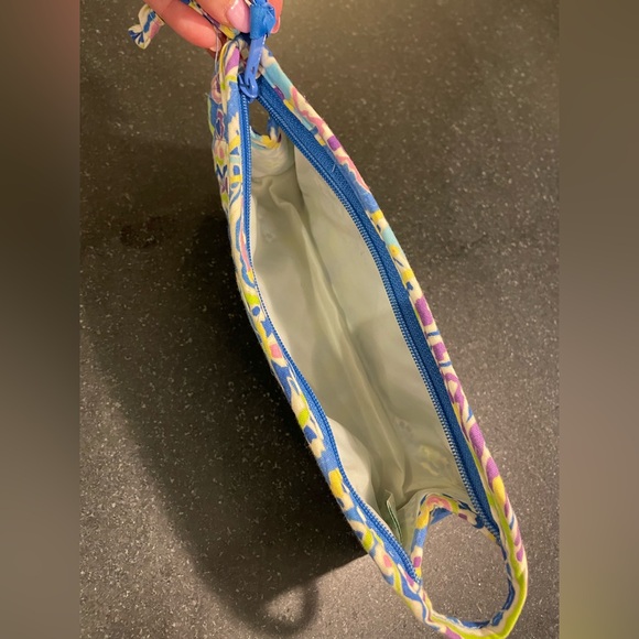 Vera Bradley CapriBlue Make Up Bag - like new - Picture 2 of 4